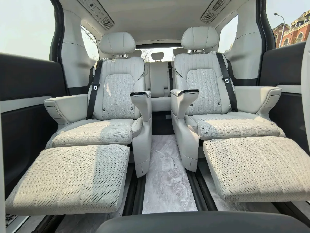 2025 Voyah Dream 1.5T 150HP L4 PHEV 41.7KWH,autocango,china used car exporter,china ev exporter,chinese used car exporter,chinese used ev exporter