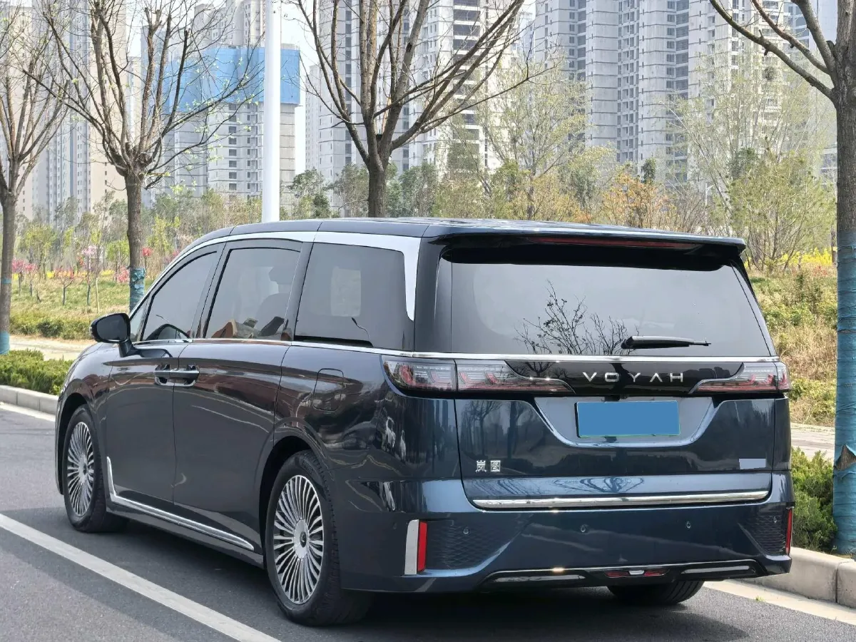 2025 Voyah Dream 1.5T 150HP L4 PHEV 41.7KWH,autocango,china used car exporter,china ev exporter,chinese used car exporter,chinese used ev exporter