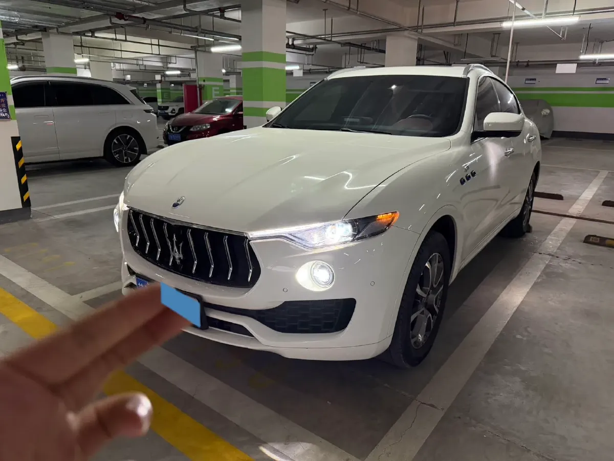 2022 Maserati Levante 2.0T 330HP L4 8AT,autocango,china used car exporter,china ev exporter,chinese used car exporter,chinese used ev exporter