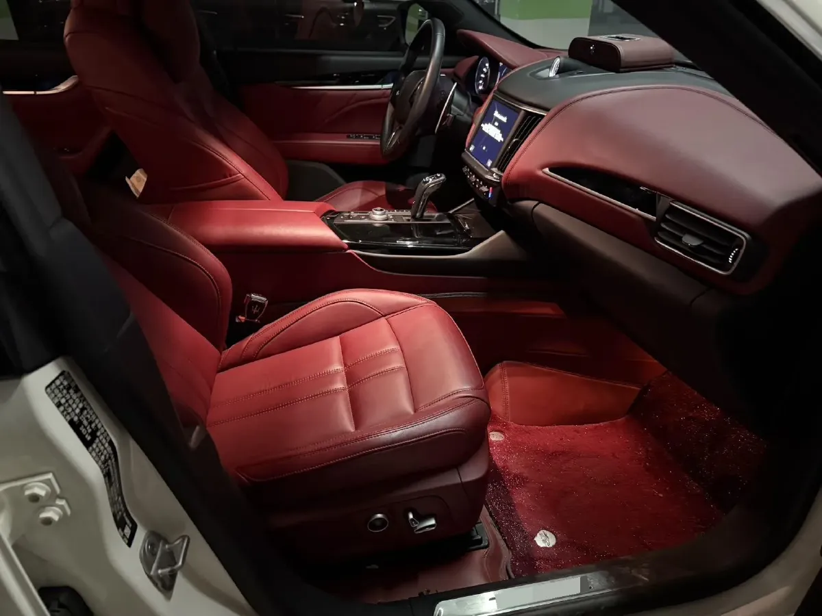 2022 Maserati Levante 2.0T 330HP L4 8AT,autocango,china used car exporter,china ev exporter,chinese used car exporter,chinese used ev exporter