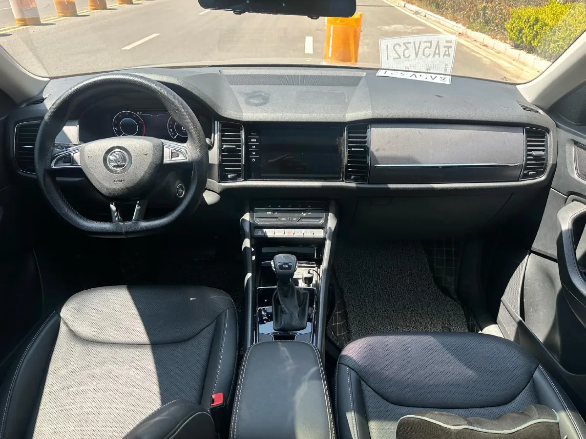 2021 Skoda Kodiak 2.0T 186HP L4 7DCT,autocango,china used car exporter,china ev exporter,chinese used car exporter,chinese used ev exporter