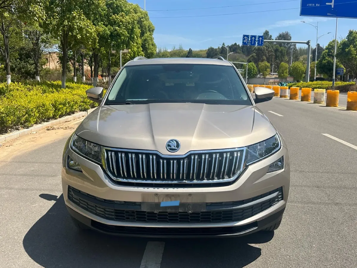 2021 Skoda Kodiak 2.0T 186HP L4 7DCT,autocango,china used car exporter,china ev exporter,chinese used car exporter,chinese used ev exporter