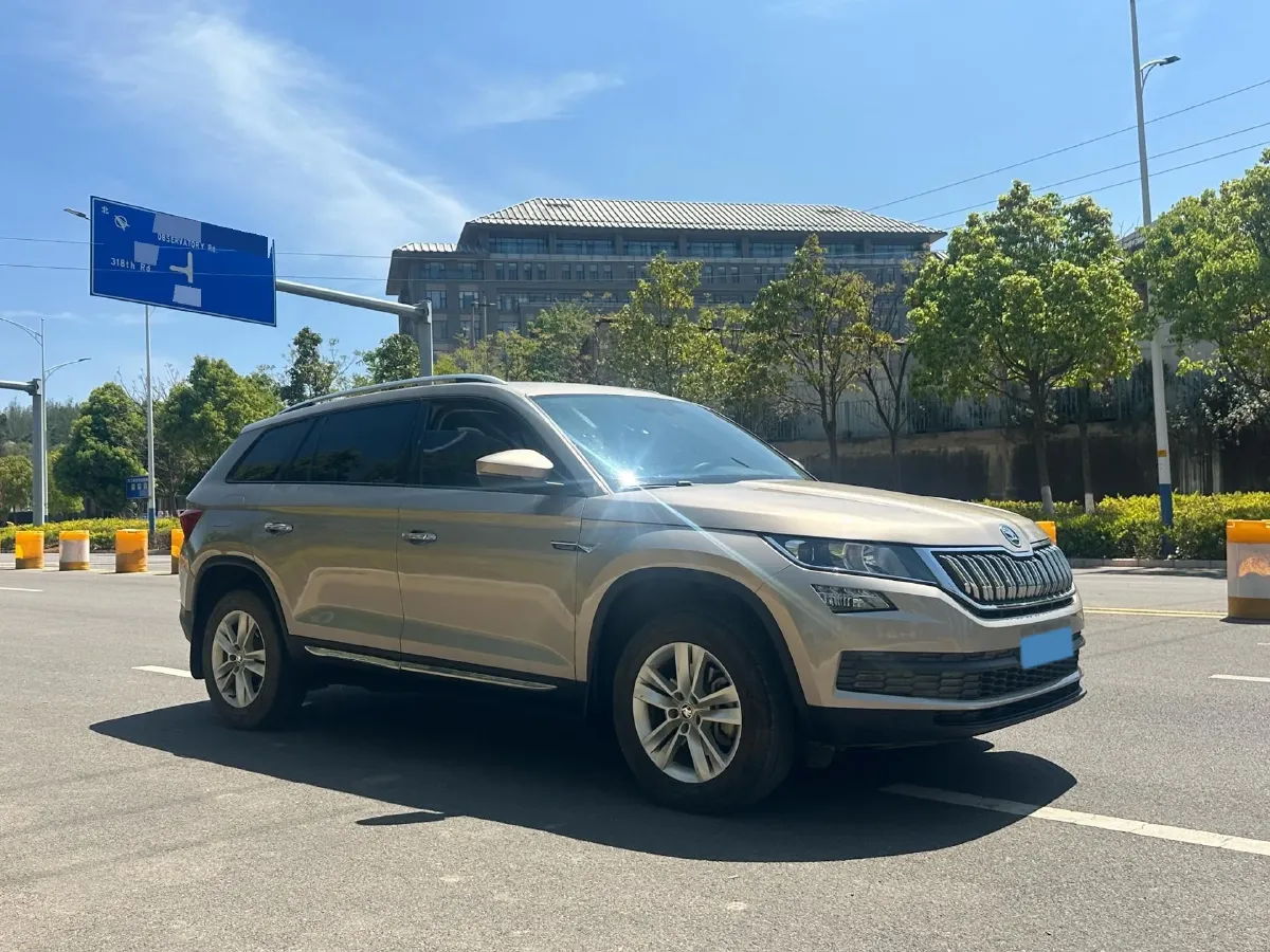 2021 Skoda Kodiak 2.0T 186HP L4 7DCT,autocango,china used car exporter,china ev exporter,chinese used car exporter,chinese used ev exporter