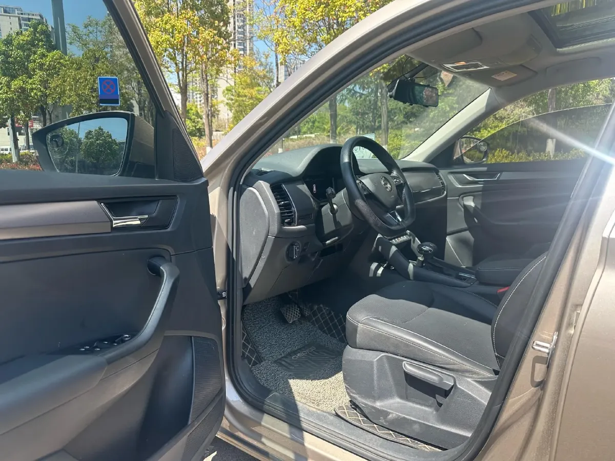 2021 Skoda Kodiak 2.0T 186HP L4 7DCT,autocango,china used car exporter,china ev exporter,chinese used car exporter,chinese used ev exporter