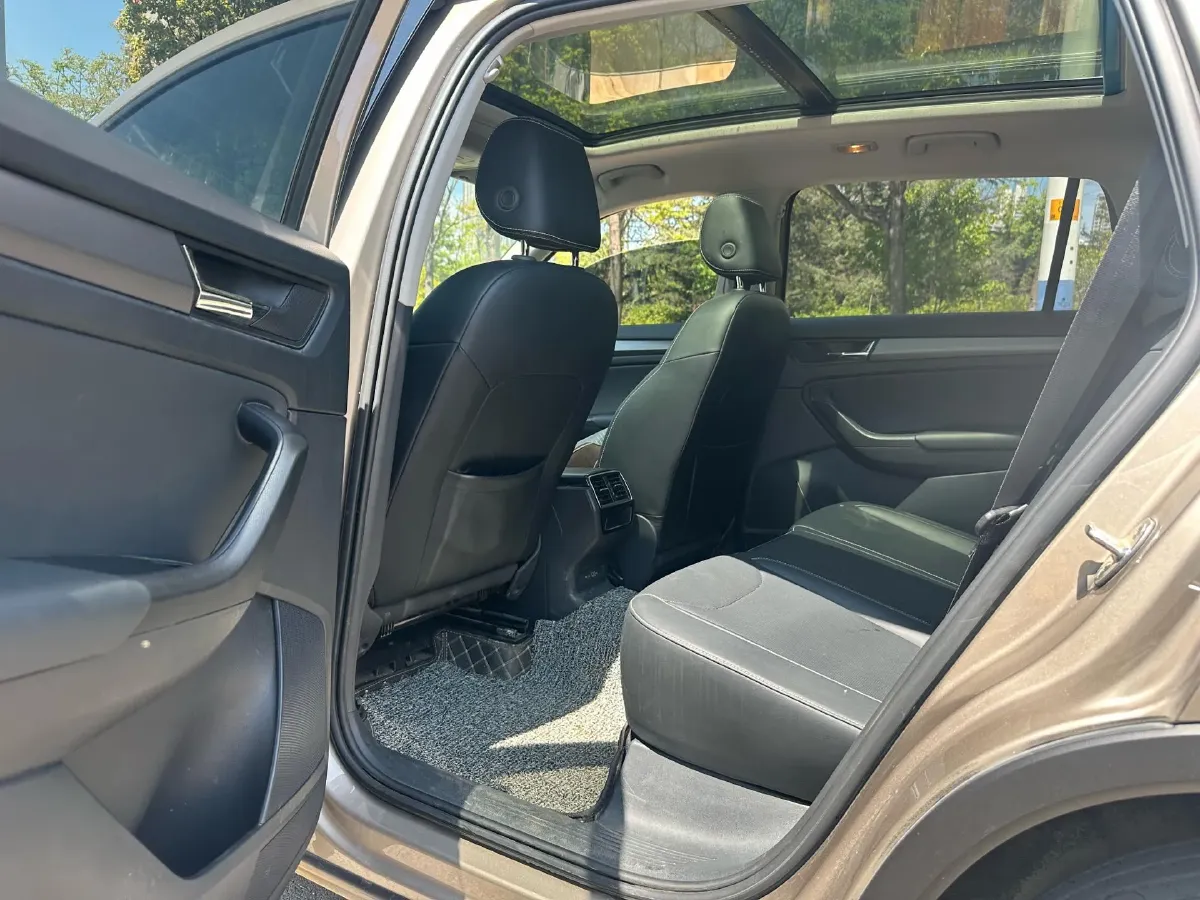 2021 Skoda Kodiak 2.0T 186HP L4 7DCT,autocango,china used car exporter,china ev exporter,chinese used car exporter,chinese used ev exporter