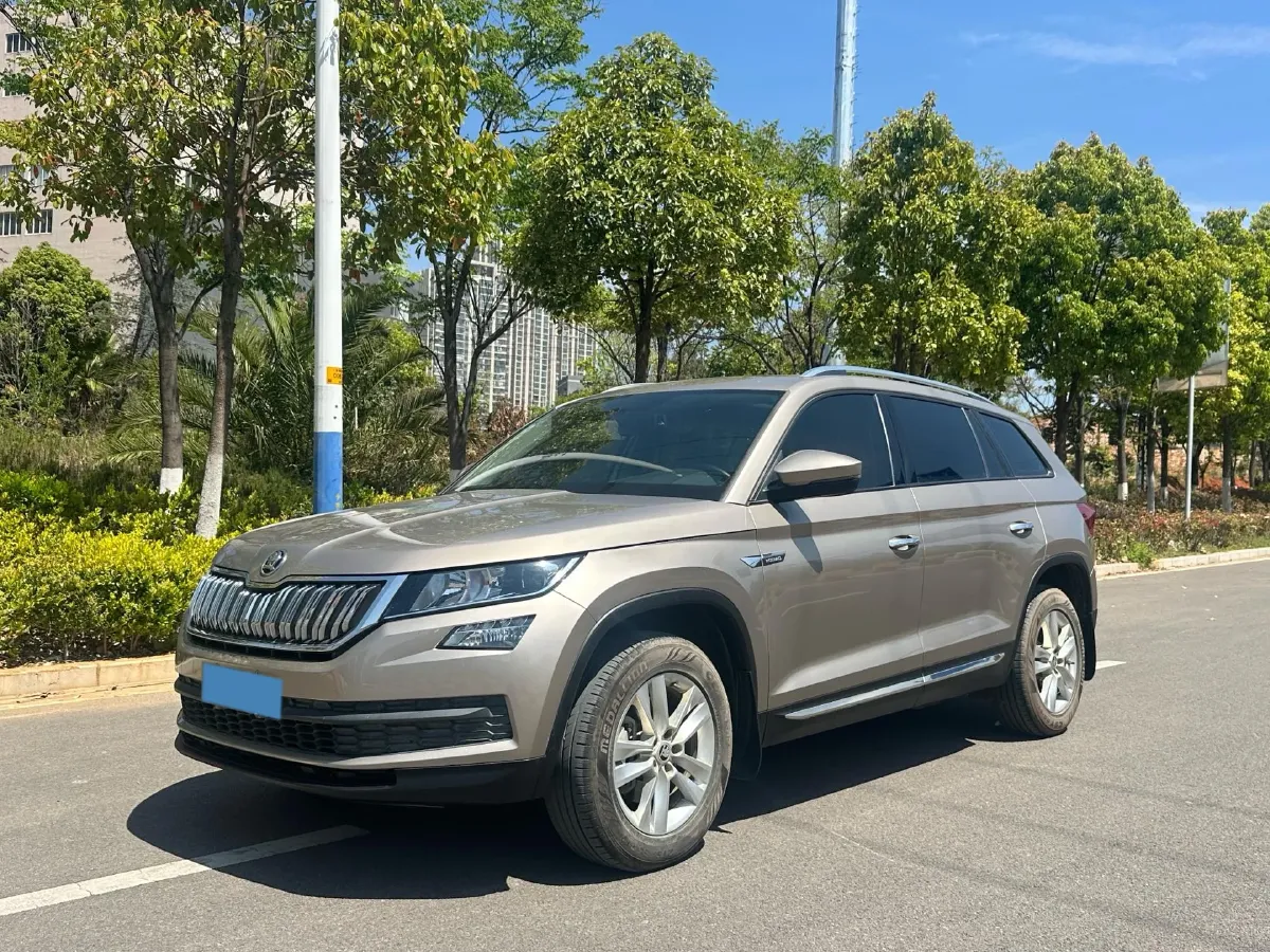 2021 Skoda Kodiak 2.0T 186HP L4 7DCT,autocango,china used car exporter,china ev exporter,chinese used car exporter,chinese used ev exporter