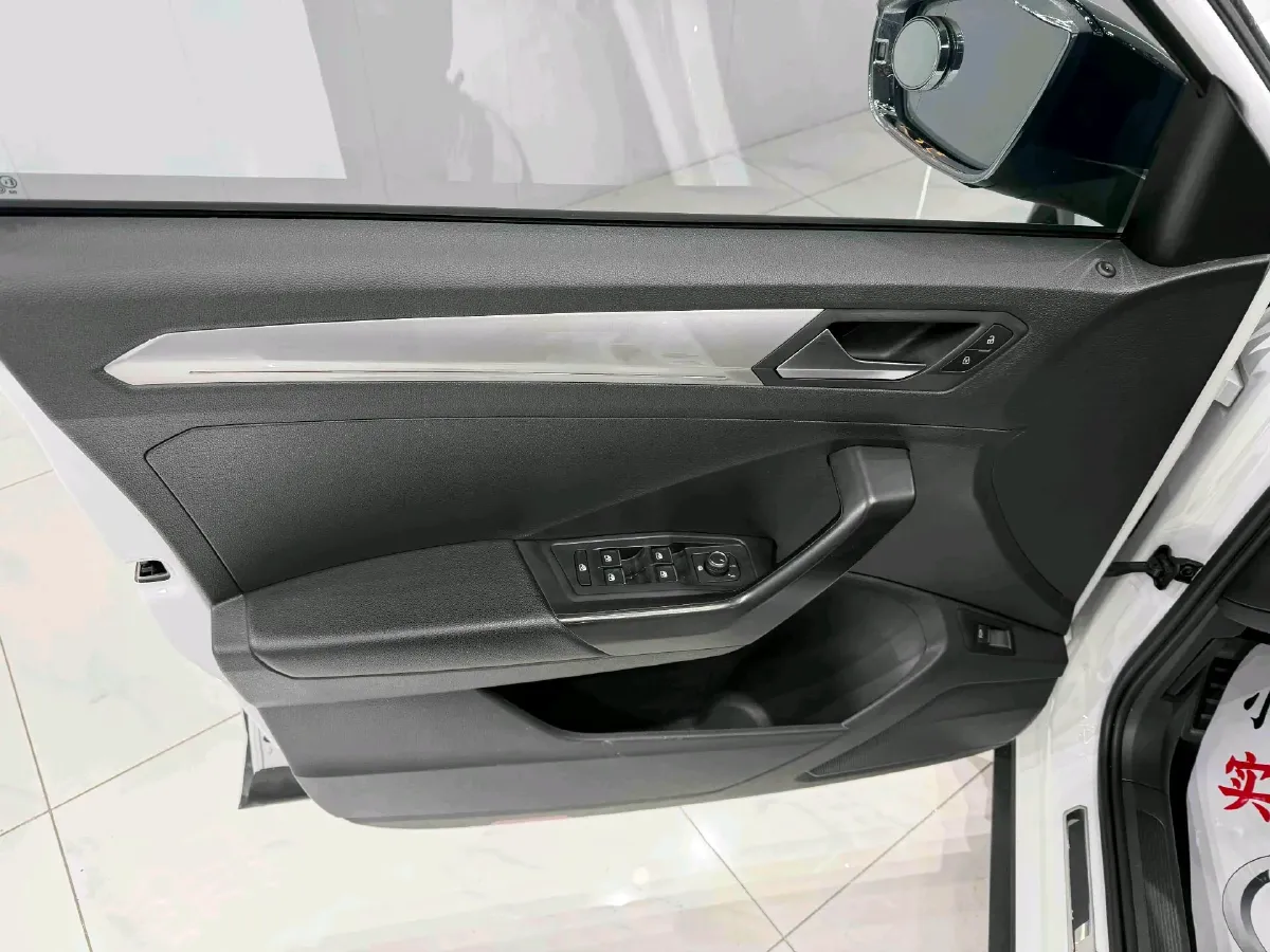 2022 Volkswagen T-Roc 1.4T 150HP L4 7DCT,autocango,china used car exporter,china ev exporter,chinese used car exporter,chinese used ev exporter