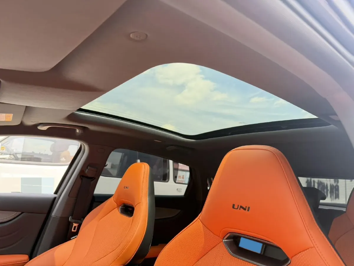 2025 ChangAn UNI-V 1.5T 192HP L4 7DCT,autocango,china used car exporter,china ev exporter,chinese used car exporter,chinese used ev exporter