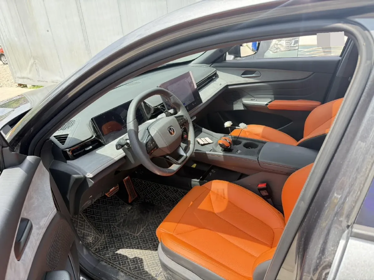 2025 ChangAn UNI-V 1.5T 192HP L4 7DCT,autocango,china used car exporter,china ev exporter,chinese used car exporter,chinese used ev exporter