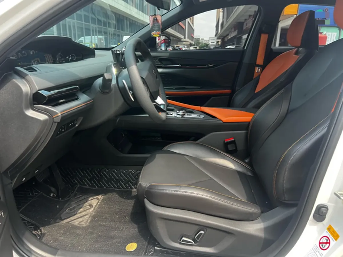 2023 ChangAn UNI-V 1.5T 188HP L4 7DCT,autocango,china used car exporter,china ev exporter,chinese used car exporter,chinese used ev exporter