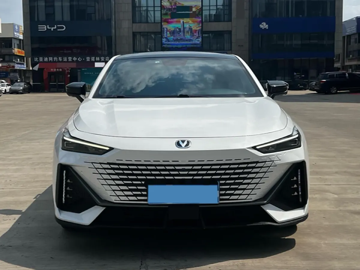 2023 ChangAn UNI-V 1.5T 188HP L4 7DCT,autocango,china used car exporter,china ev exporter,chinese used car exporter,chinese used ev exporter