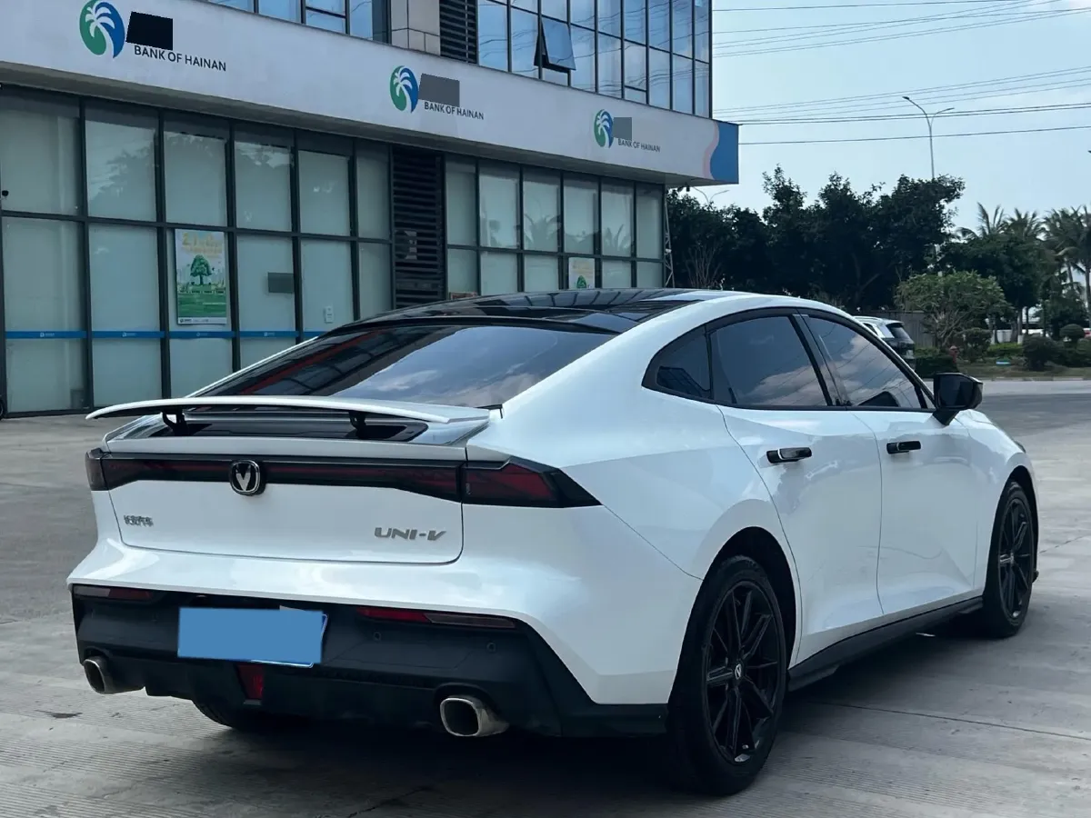 2023 ChangAn UNI-V 1.5T 188HP L4 7DCT,autocango,china used car exporter,china ev exporter,chinese used car exporter,chinese used ev exporter