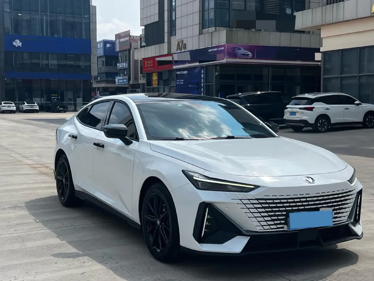 2023 ChangAn UNI-V 1.5T 188HP L4 7DCT,autocango,china used car exporter,china ev exporter,chinese used car exporter,chinese used ev exporter