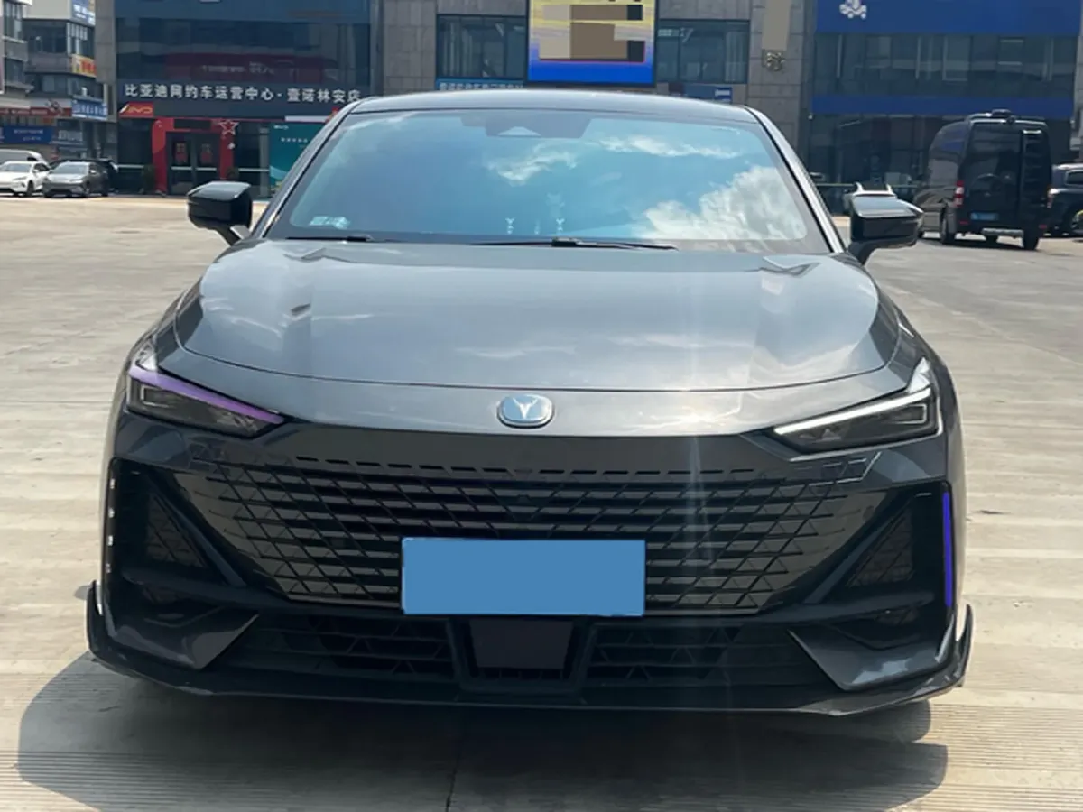 2023 ChangAn UNI-V 1.5T 188HP L4 7DCT,autocango,china used car exporter,china ev exporter,chinese used car exporter,chinese used ev exporter