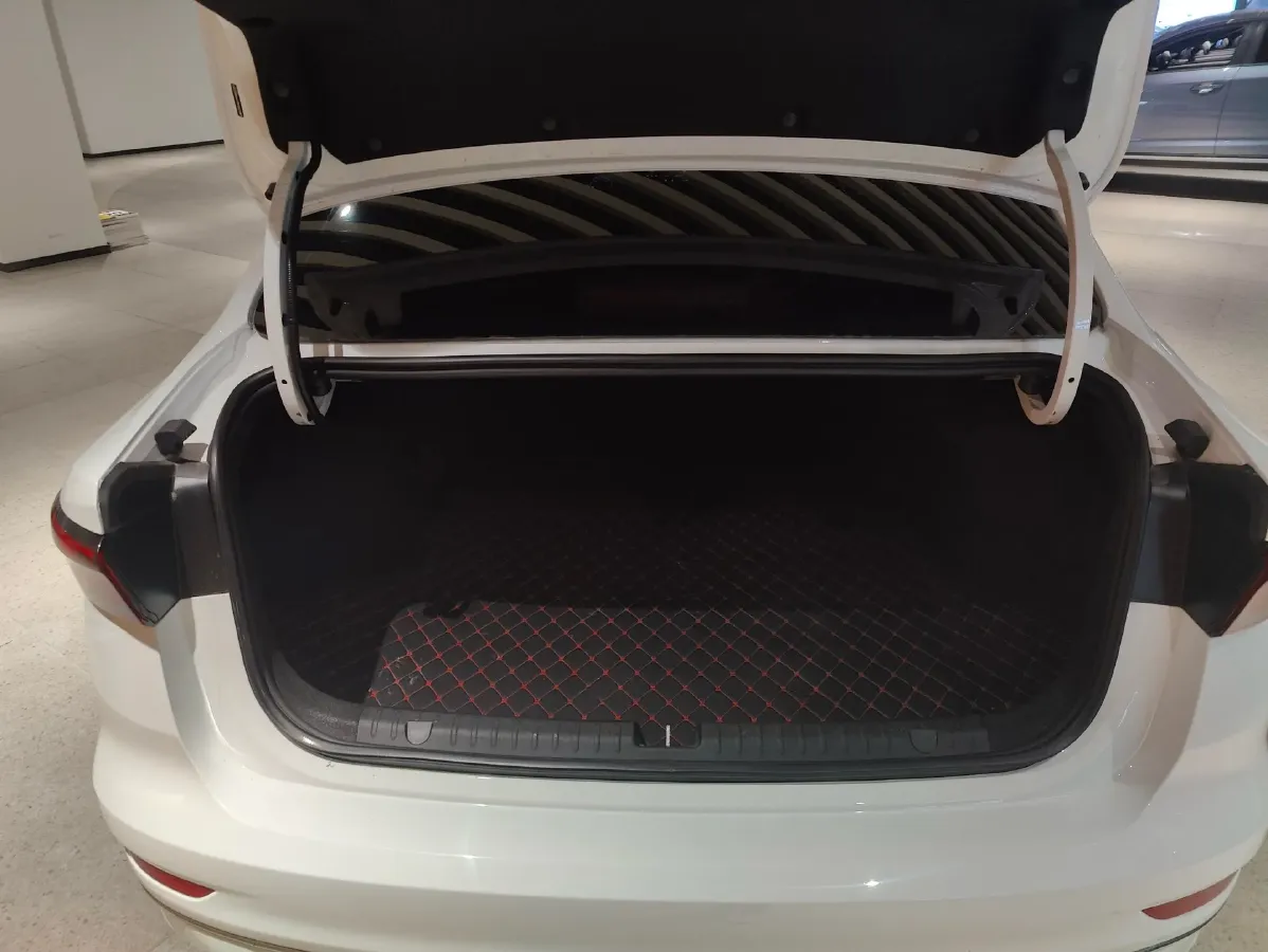 2022 Geely Emgrand 1.5L 114HP L4 5MT,autocango,china used car exporter,china ev exporter,chinese used car exporter,chinese used ev exporter