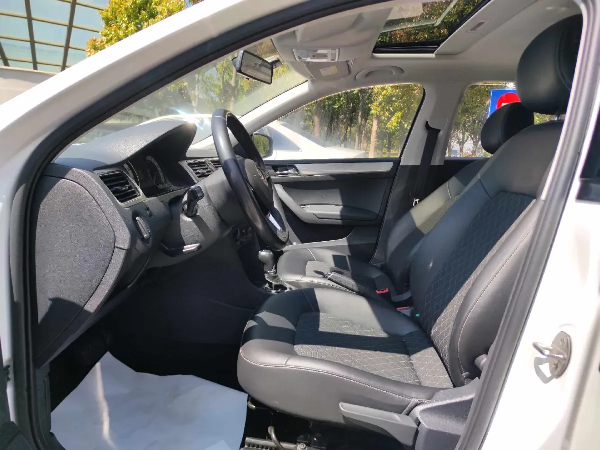 2019 SWM G01 1.5T 156HP L4 6AT,autocango,china used car exporter,china ev exporter,chinese used car exporter,chinese used ev exporter