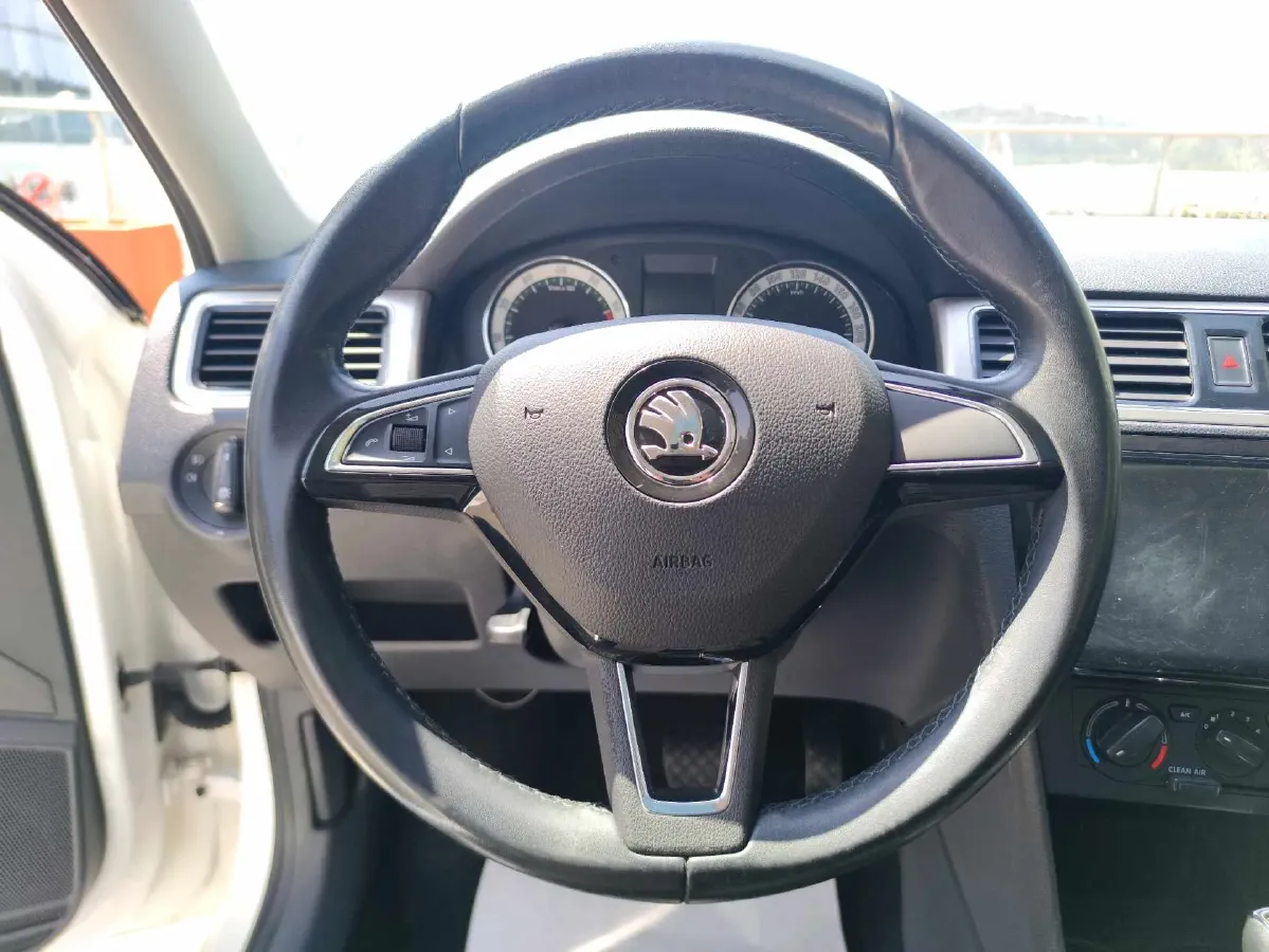 2019 SWM G01 1.5T 156HP L4 6AT,autocango,china used car exporter,china ev exporter,chinese used car exporter,chinese used ev exporter