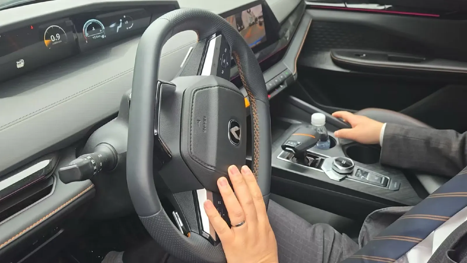 2024 ChangAn UNI-V 1.5T 188HP L4 7DCT,autocango,china used car exporter,china ev exporter,chinese used car exporter,chinese used ev exporter