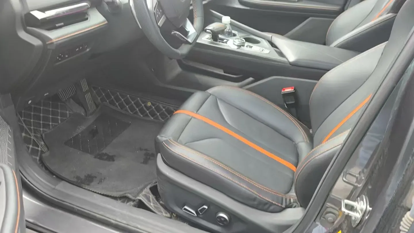 2024 ChangAn UNI-V 1.5T 188HP L4 7DCT,autocango,china used car exporter,china ev exporter,chinese used car exporter,chinese used ev exporter