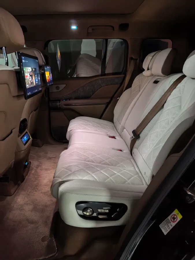 2023 YangWang U8 2.0T 272HP L4 REEV 49.05KWH,autocango,china used car exporter,china ev exporter,chinese used car exporter,chinese used ev exporter