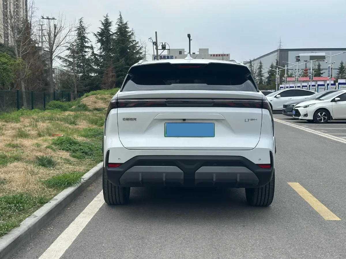 2025 Geely Galaxy L7 1.5L 112HP L4 1DHT PHEV 18.4KWH,autocango,china used car exporter,china ev exporter,chinese used car exporter,chinese used ev exporter