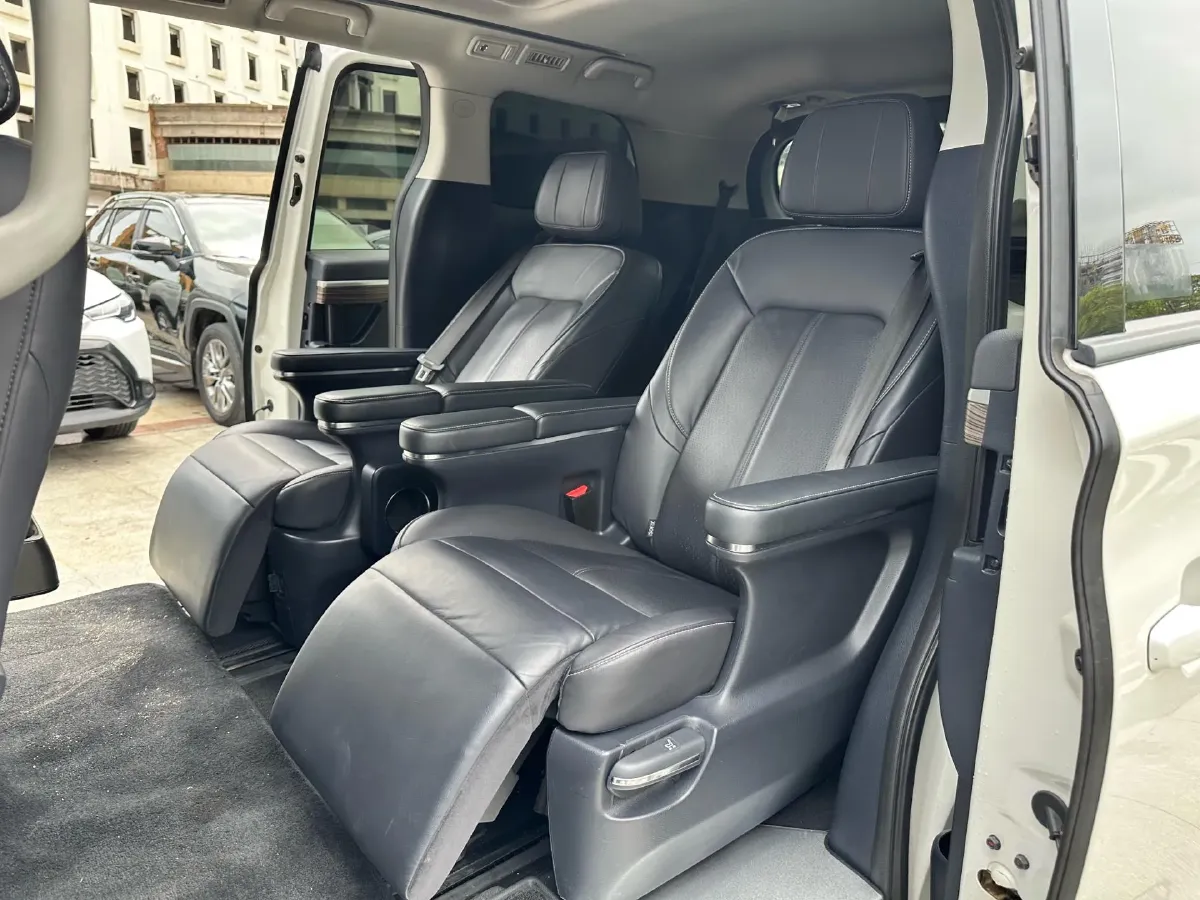 2021 GAC Trumpchi M8 2.0T 252HP L4 8AT,autocango,china used car exporter,china ev exporter,chinese used car exporter,chinese used ev exporter