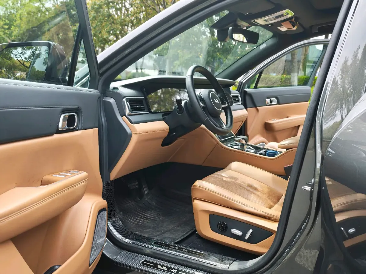 2020 Li ONE Range Extended 131HP REEV 40.5KWH,autocango,china used car exporter,china ev exporter,chinese used car exporter,chinese used ev exporter