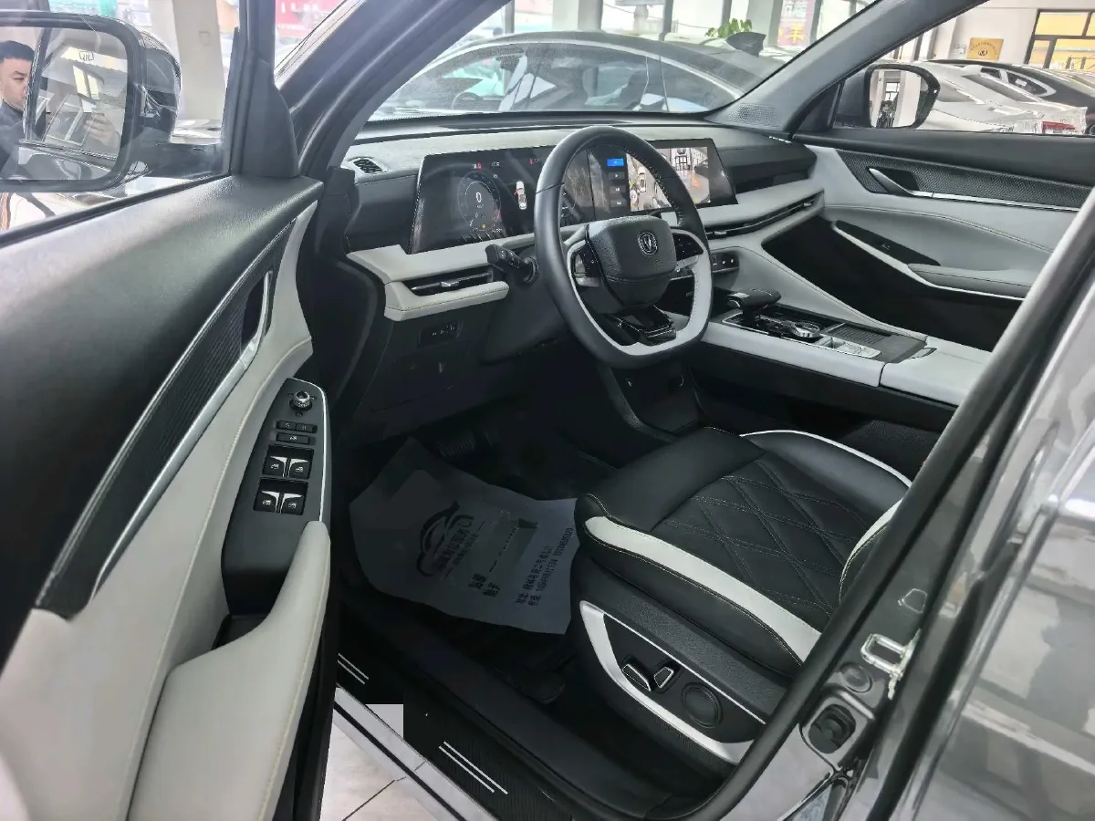 2023 ChangAn CS75 Plus 1.5T 188HP L4 8AT,autocango,china used car exporter,china ev exporter,chinese used car exporter,chinese used ev exporter