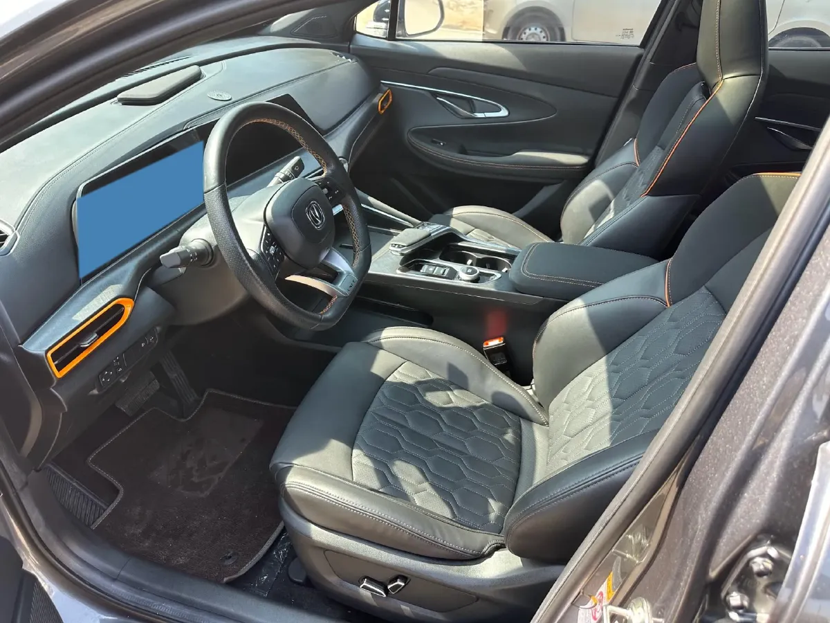 2022 ChangAn UNI-T 1.5T 188HP L4 7DCT,autocango,china used car exporter,china ev exporter,chinese used car exporter,chinese used ev exporter