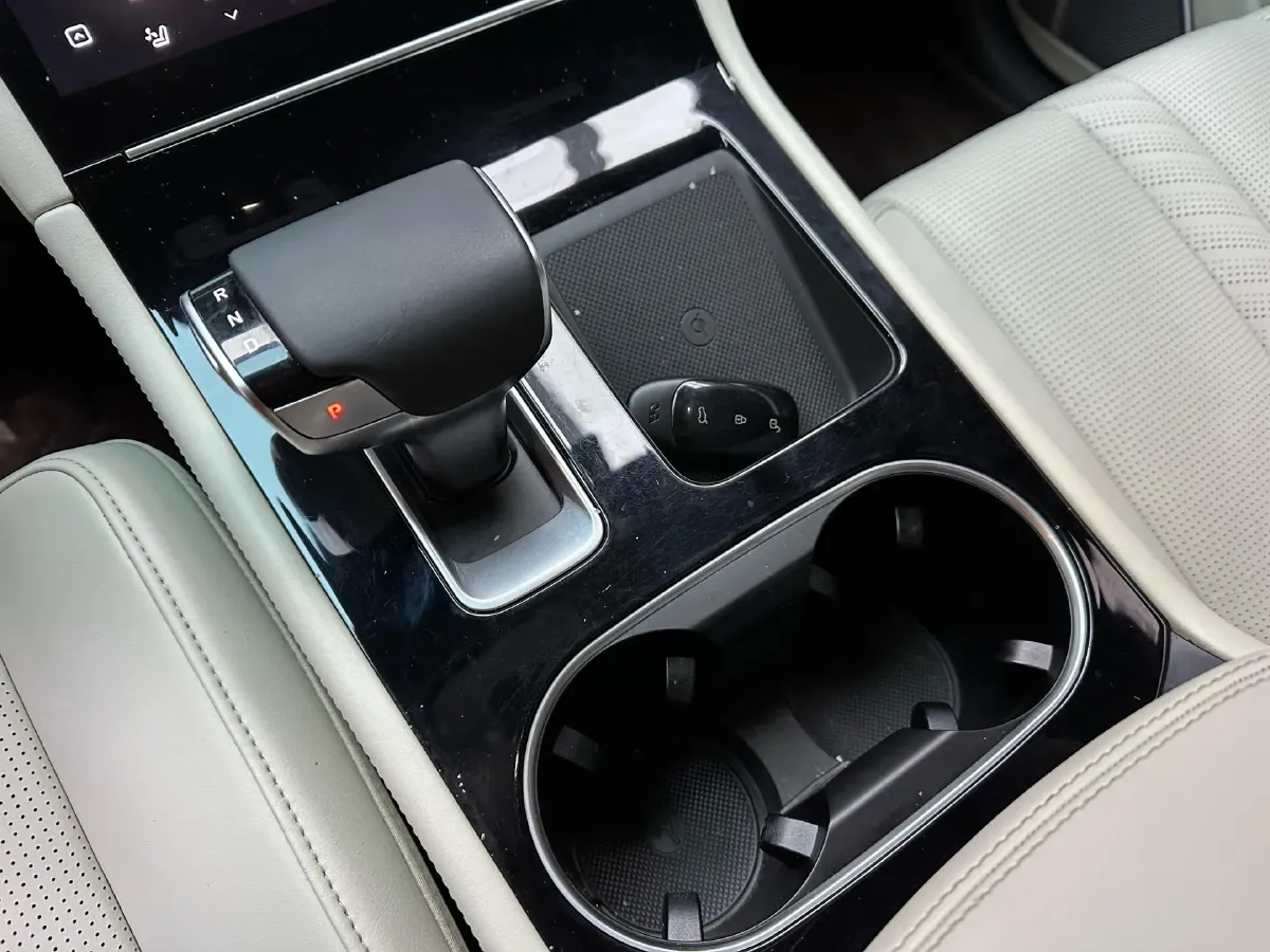 2020 Li ONE Range Extended 131HP REEV 40.5KWH,autocango,china used car exporter,china ev exporter,chinese used car exporter,chinese used ev exporter