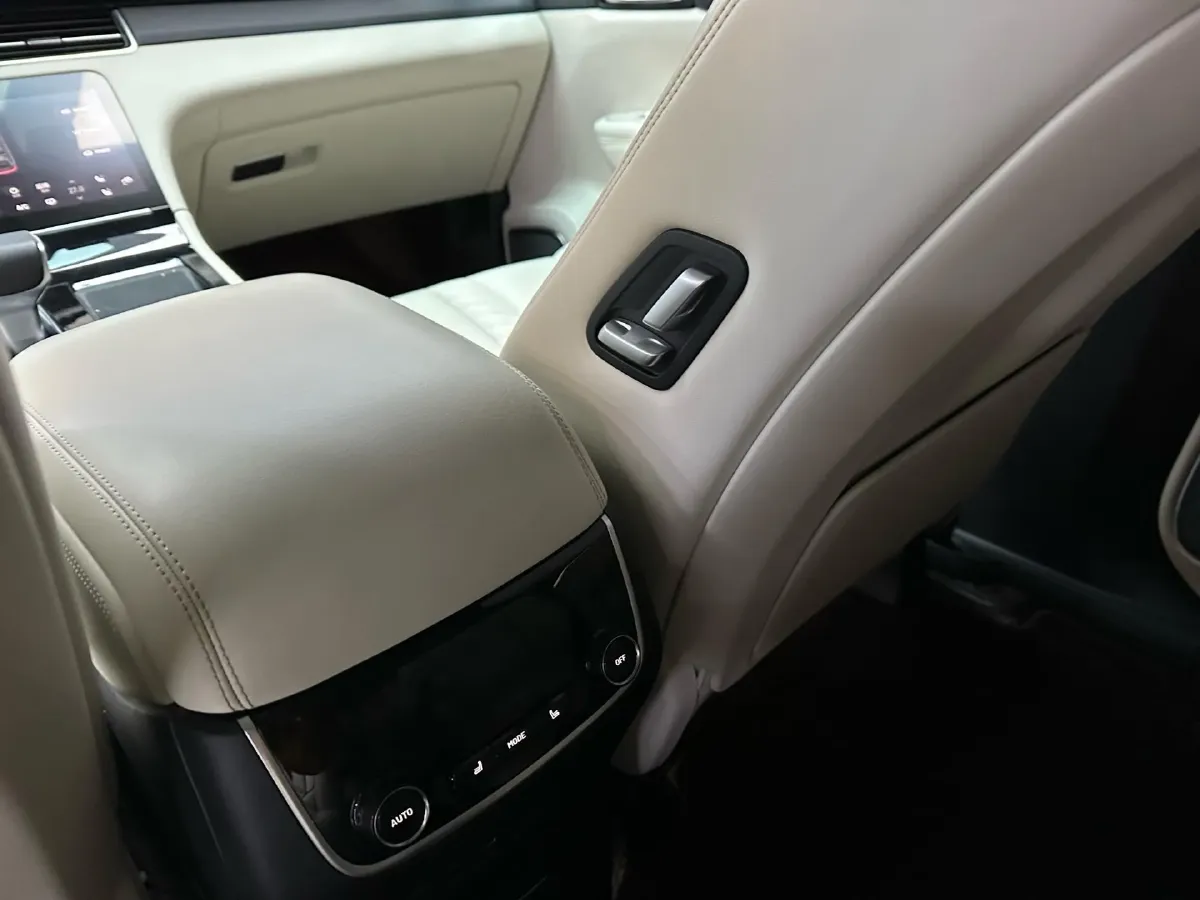 2020 Li ONE Range Extended 131HP REEV 40.5KWH,autocango,china used car exporter,china ev exporter,chinese used car exporter,chinese used ev exporter