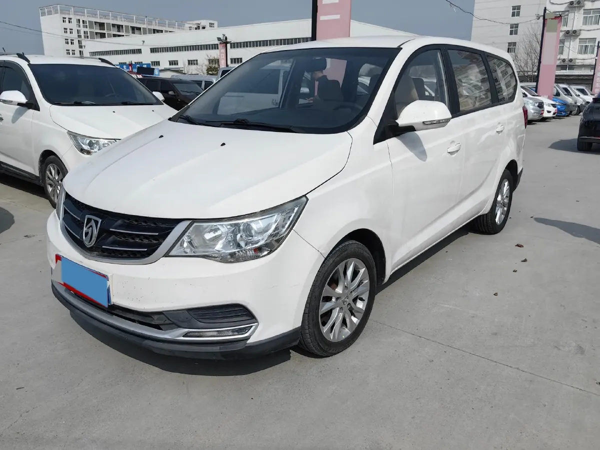 2016 BaoJun 730 1.5L 112HP L4 5MT,autocango,china used car exporter,china ev exporter,chinese used car exporter,chinese used ev exporter