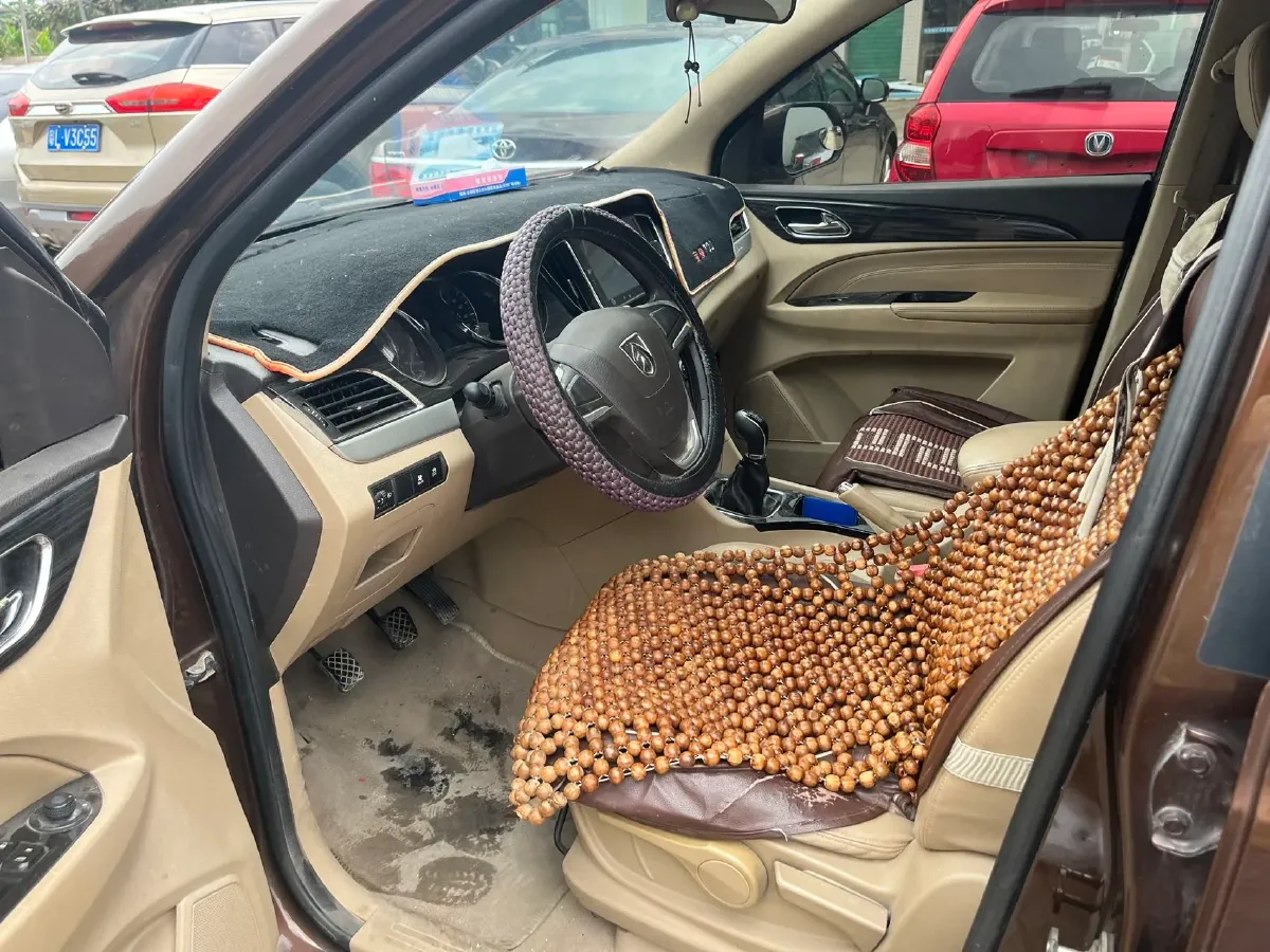 2016 BaoJun 560 1.5T 150HP L4 6MT,autocango,china used car exporter,china ev exporter,chinese used car exporter,chinese used ev exporter