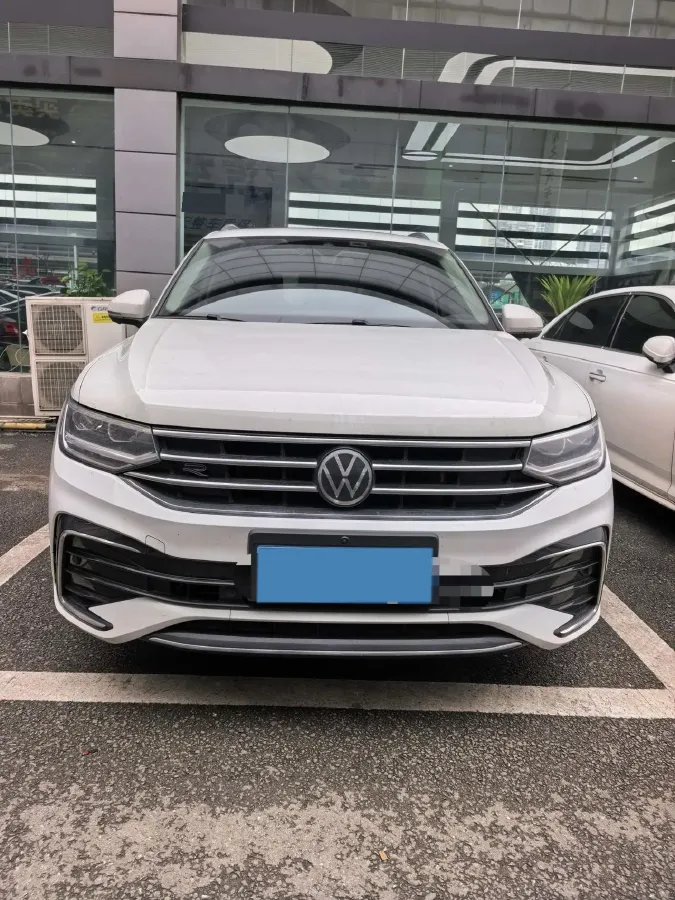 2023 Volkswagen Tiguan L 2.0T 186HP L4 7DCT,autocango,china used car exporter,china ev exporter,chinese used car exporter,chinese used ev exporter