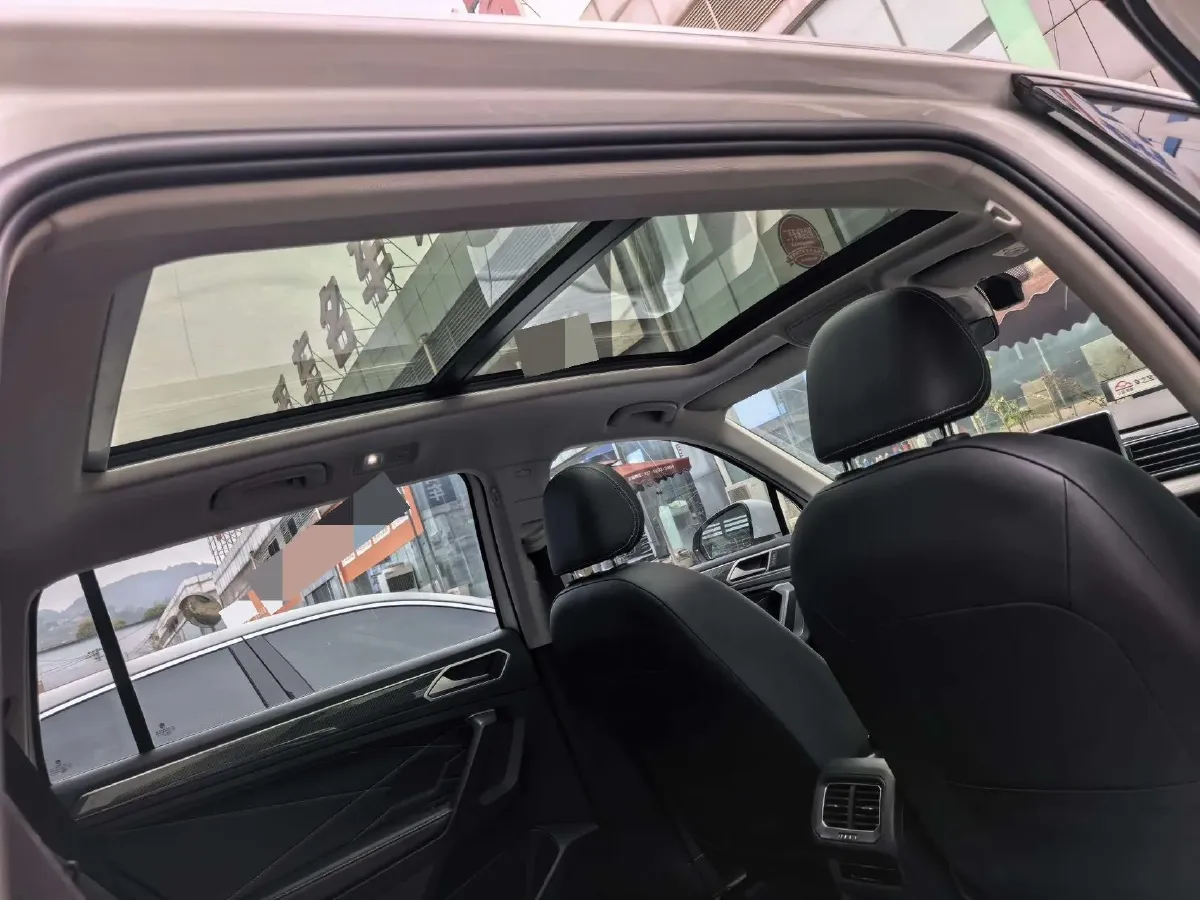 2023 Volkswagen Tiguan L 2.0T 186HP L4 7DCT,autocango,china used car exporter,china ev exporter,chinese used car exporter,chinese used ev exporter