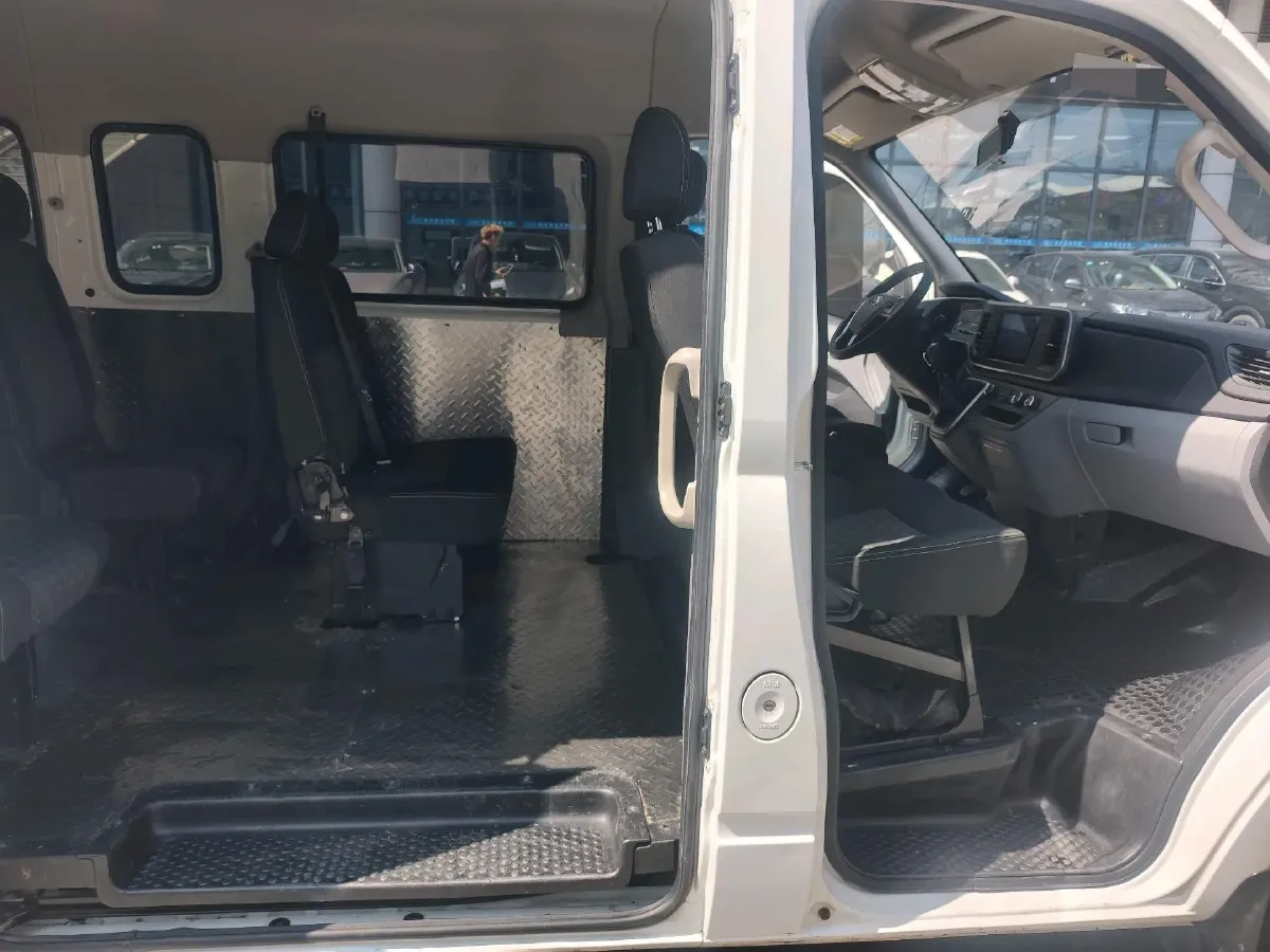 2021 MAXUS XinTu V80 2.0T 127HP L4 6MT,autocango,china used car exporter,china ev exporter,chinese used car exporter,chinese used ev exporter