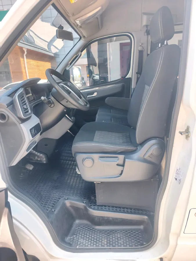 2021 MAXUS XinTu V80 2.0T 127HP L4 6MT,autocango,china used car exporter,china ev exporter,chinese used car exporter,chinese used ev exporter