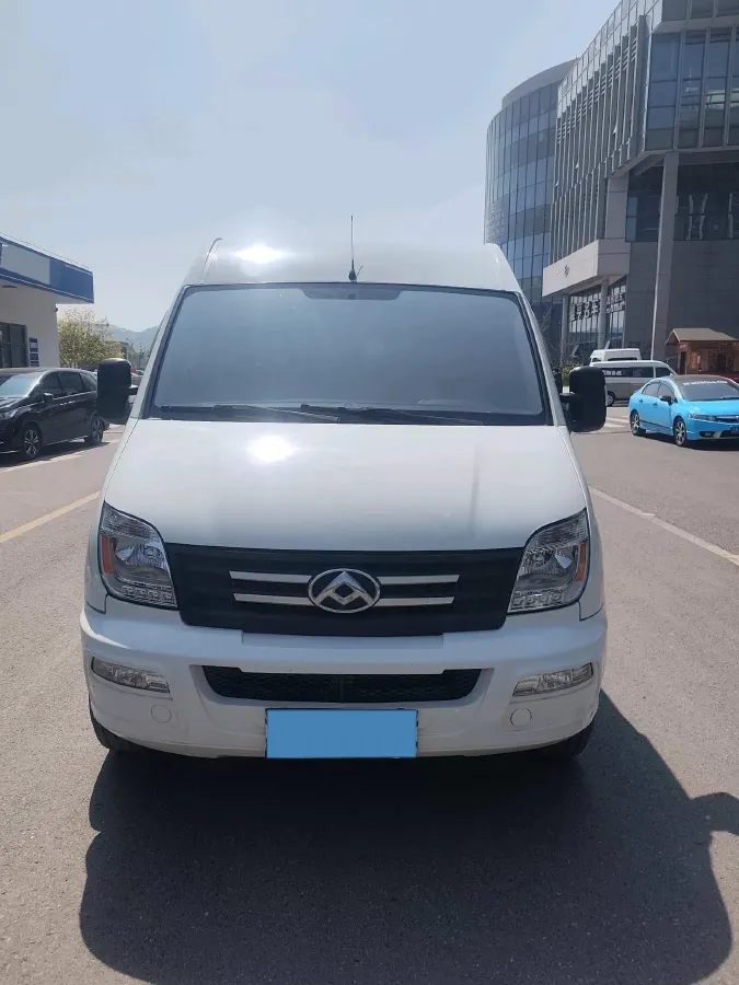 2021 MAXUS XinTu V80 2.0T 127HP L4 6MT,autocango,china used car exporter,china ev exporter,chinese used car exporter,chinese used ev exporter