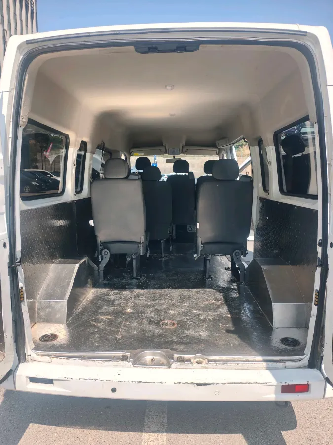 2021 MAXUS XinTu V80 2.0T 127HP L4 6MT,autocango,china used car exporter,china ev exporter,chinese used car exporter,chinese used ev exporter