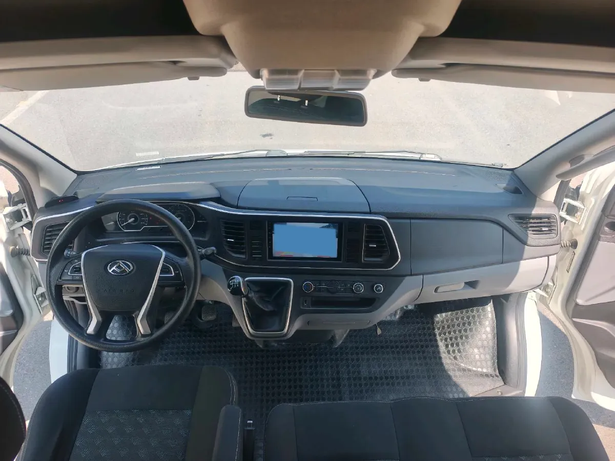 2021 MAXUS XinTu V80 2.0T 127HP L4 6MT,autocango,china used car exporter,china ev exporter,chinese used car exporter,chinese used ev exporter