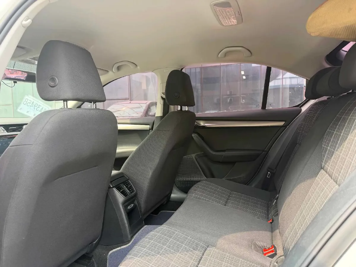 2018 Skoda Octavia 1.2T 116HP L4 7DCT,autocango,china used car exporter,china ev exporter,chinese used car exporter,chinese used ev exporter
