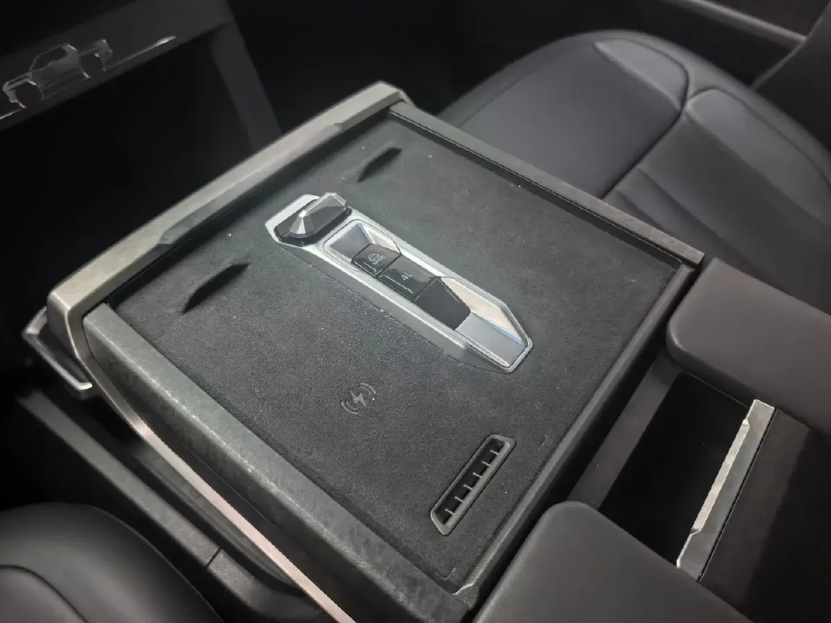 2025 MAXUS InterstellarX 2.5T 224HP L4 8AT,autocango,china used car exporter,china ev exporter,chinese used car exporter,chinese used ev exporter