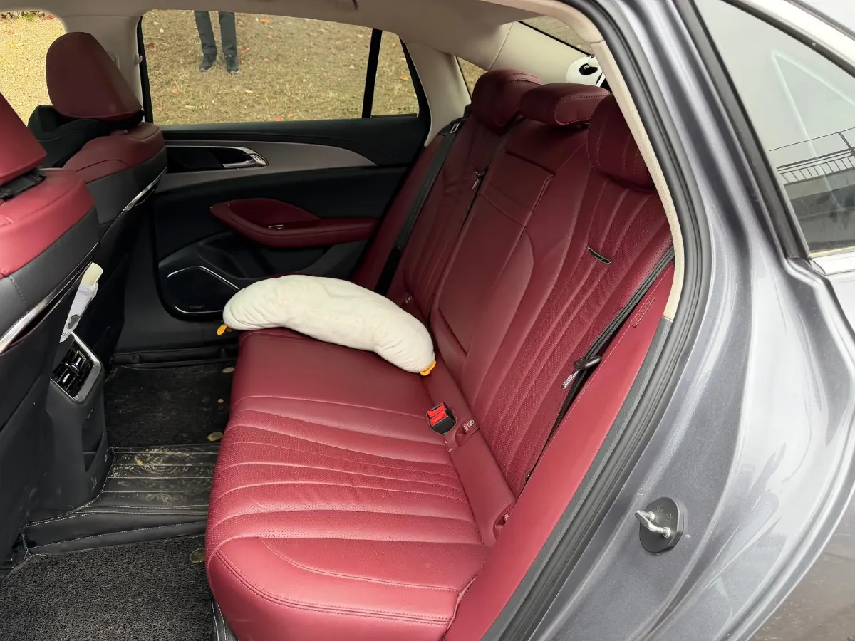 2023 HongQi H5 2.0T 224HP L4 8AT,autocango,china used car exporter,china ev exporter,chinese used car exporter,chinese used ev exporter