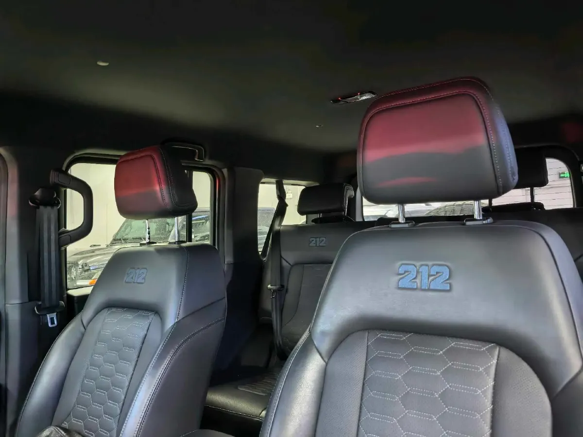 2025 212 212 T01 2.0T 252HP L4 8AT,autocango,china used car exporter,china ev exporter,chinese used car exporter,chinese used ev exporter