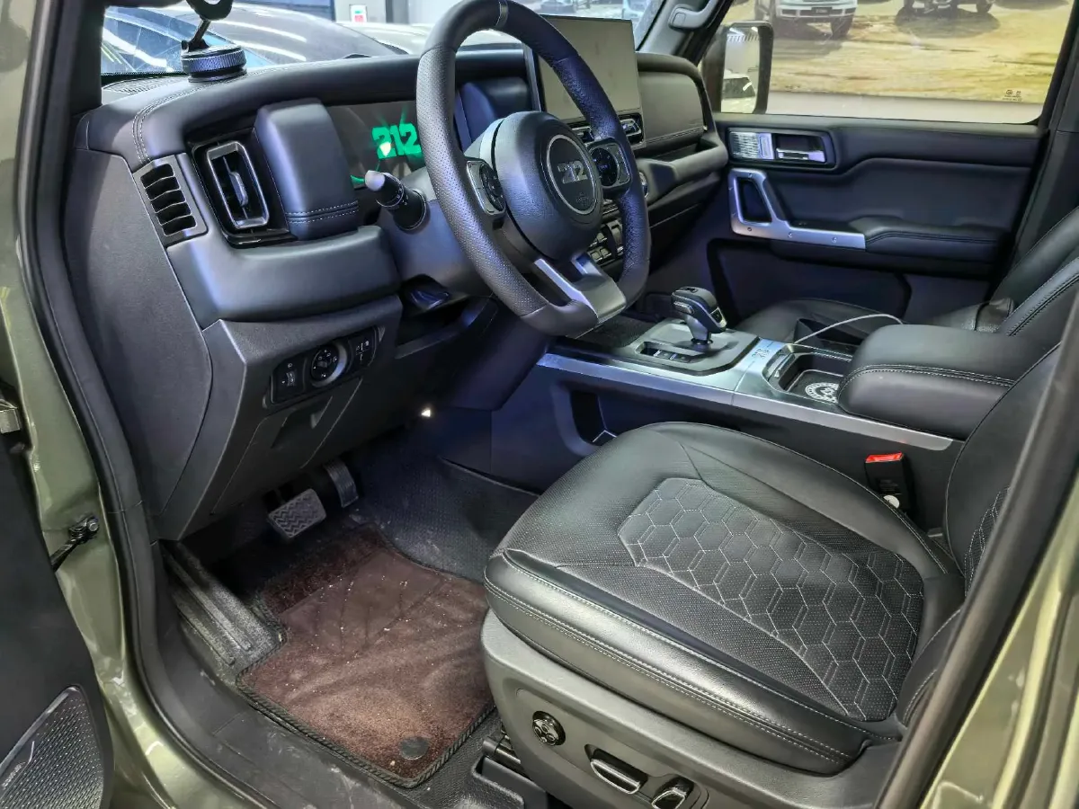 2025 212 212 T01 2.0T 252HP L4 8AT,autocango,china used car exporter,china ev exporter,chinese used car exporter,chinese used ev exporter