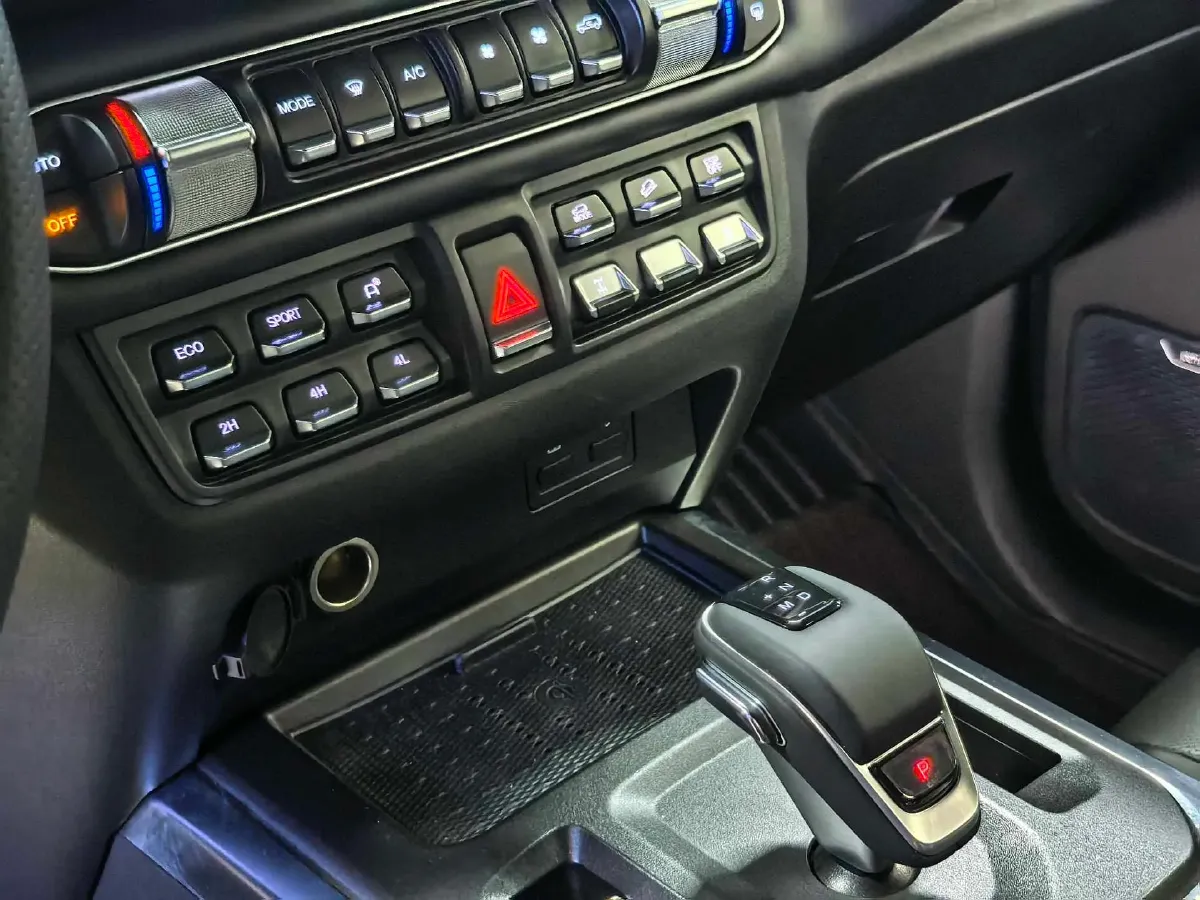 2025 212 212 T01 2.0T 252HP L4 8AT,autocango,china used car exporter,china ev exporter,chinese used car exporter,chinese used ev exporter