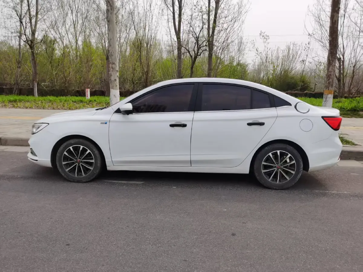2020 Roewe i5 1.5L 120HP L4 CVT,autocango,china used car exporter,china ev exporter,chinese used car exporter,chinese used ev exporter