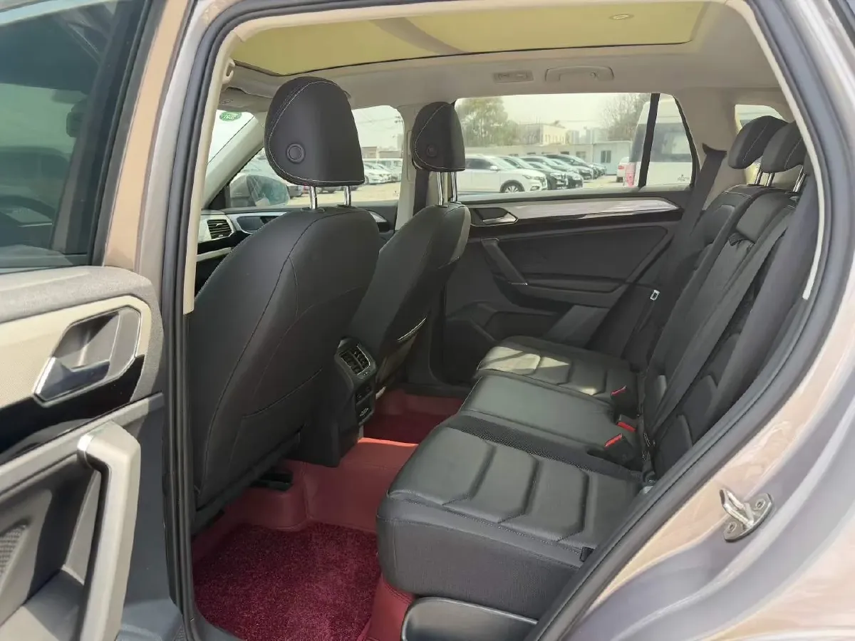 2019 Jeep Cherokee 2.0T 234HP L4 9AT,autocango,china used car exporter,china ev exporter,chinese used car exporter,chinese used ev exporter