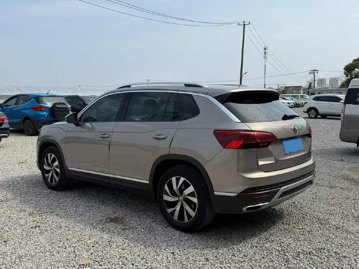 2019 Jeep Cherokee 2.0T 234HP L4 9AT,autocango,china used car exporter,china ev exporter,chinese used car exporter,chinese used ev exporter