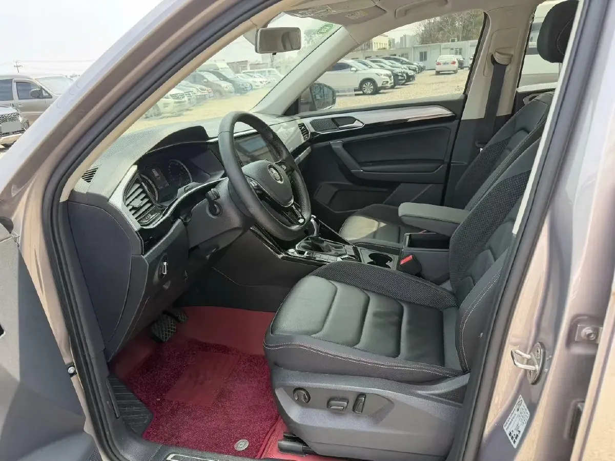 2019 Jeep Cherokee 2.0T 234HP L4 9AT,autocango,china used car exporter,china ev exporter,chinese used car exporter,chinese used ev exporter